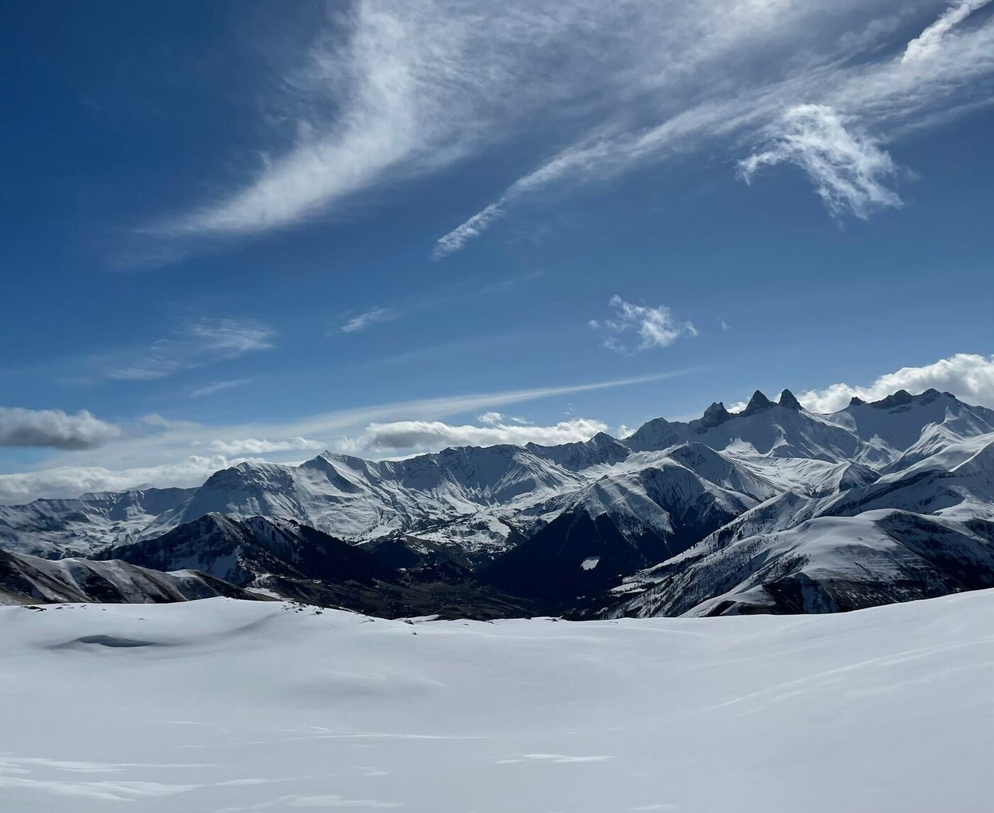 Panorama enneigé sur le domaine skiable des Sybelles